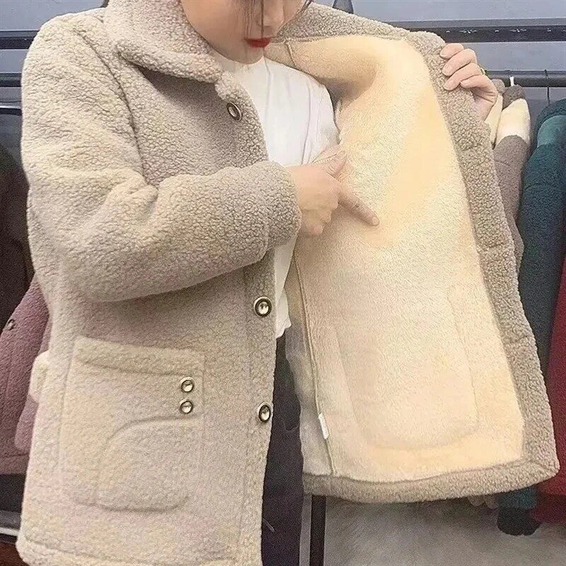 Jaket wol domba hangat wanita, mantel bulu longgar beludru tebal setengah panjang musim dingin 2023