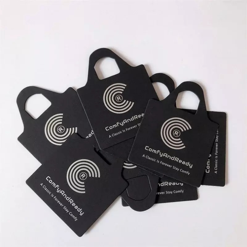 Producto personalizado, etiquetas colgantes de papel para logotipo de ropa, etiquetas colgantes negras, columpio con logotipo personalizado