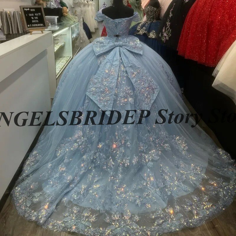 ANGELSBRIDEP Błękitna sukienka na quinceanera z kokardą Suknia wieczorowa bez pleców Księżniczka Koronkowe aplikacje na ramiączkach dla 16-letnich dzieci
