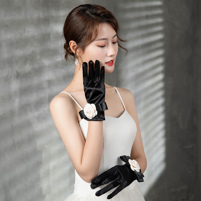 Oryginalna Celebrity Camellia Vintage czarne krótkie satynowe rękawiczki Hepburn etap bankiet akcesoria dla nowożeńców modelowanie fotograficzne T268