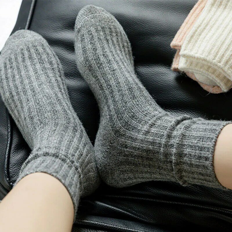 Calcetines gruesos de lana para mujer, medias de algodón informales, calcetín térmico cálido de tubo medio, Color sólido, a la moda, novedad de invierno