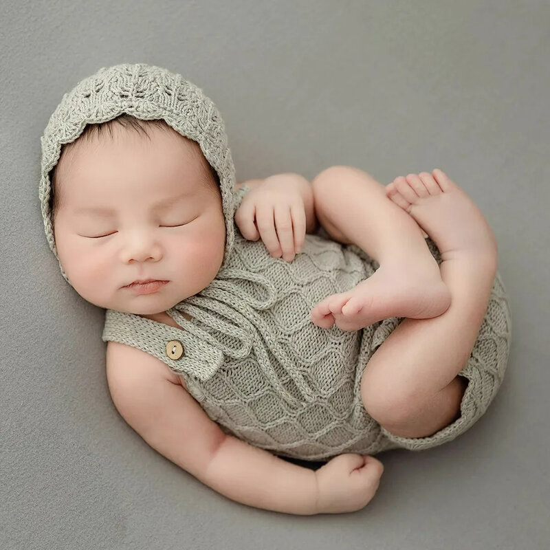 Neonate Photography Clothing Props Soft Knit Straps Jumpsuit Hollowed Out Diamond Plaid Woven Hat Newborn Photography Accessorie