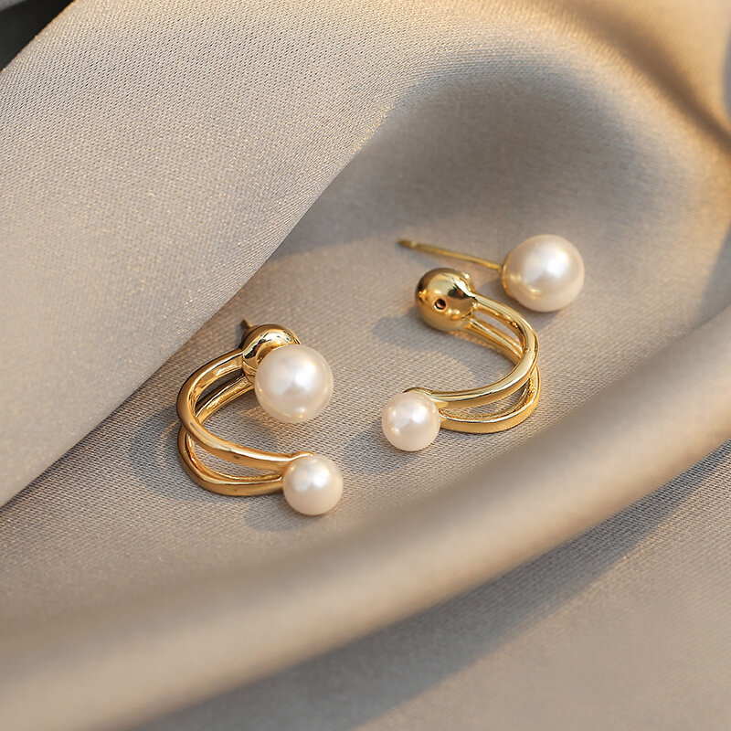 Pendientes de perlas de lujo con Luz Retro para mujer, joyería Simple coreana, accesorios de temperamento para niña, fiesta de Navidad, nuevo, 2023