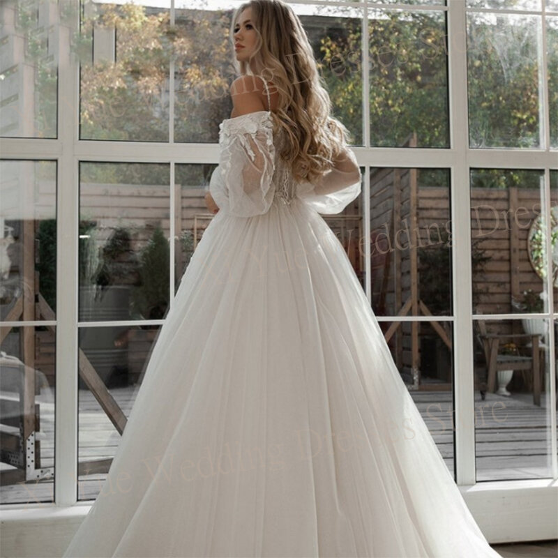 Wykwintne eleganckie tiulowa suknia ślubna bez pleców iluzja zamiatanie pociągu suknie panny młodej z ramienia długi rękaw bufka kwiaty 3D