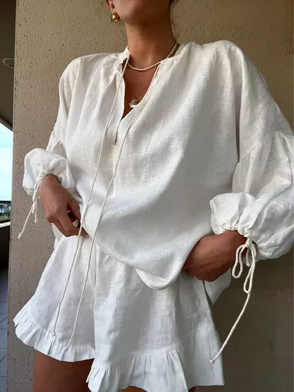 Biały wysokie do talii elastyczne szorty dwuczęściowy zestaw dla kobiet dojeżdżających do pracy z długim rękawem, sznurowany strój z koszulką letni nowy damski strój główna ulica