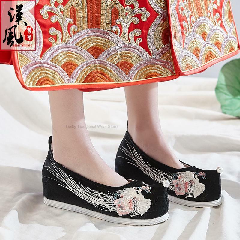 รองเท้า Hanfu แบบดั้งเดิมสไตล์จีนรองเท้าแบบปักกิ่งโบราณรองเท้า Hanfu ปักสไตล์วินเทจแต่งงาน