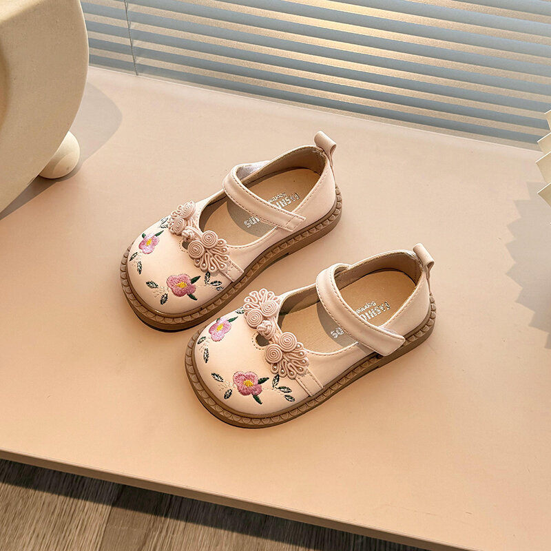 Dziewczęce księżniczki skórzane buty wiosna jesień dzieci haft przyczynowy baletki moda dla dzieci Hanfu wydajność płaskie buty nowe