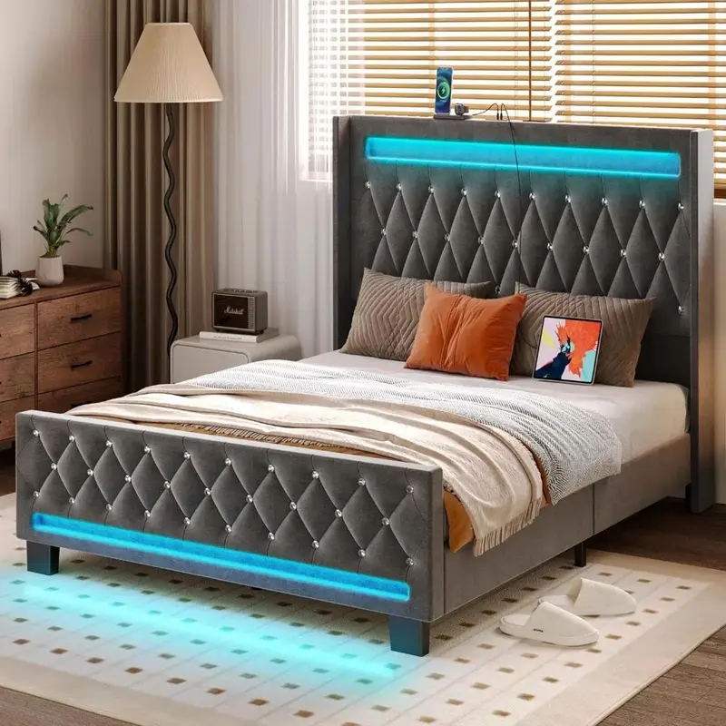Marco de cama completo con luz LED y estación de carga, cabecero alto tapizado y reposapiés, listones de madera, marco de cama