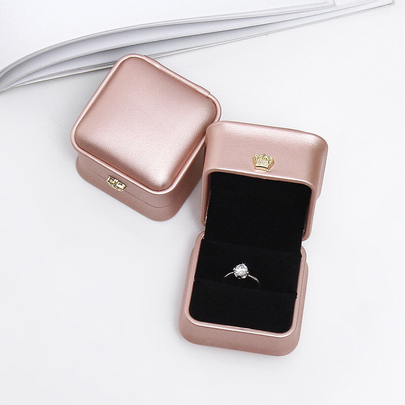 Caja de anillo de cuero PU para propuesta de boda, compromiso, regalo del Día de San Valentín, organizador de anillos, almacenamiento de joyas, caja de exhibición, venta al por mayor