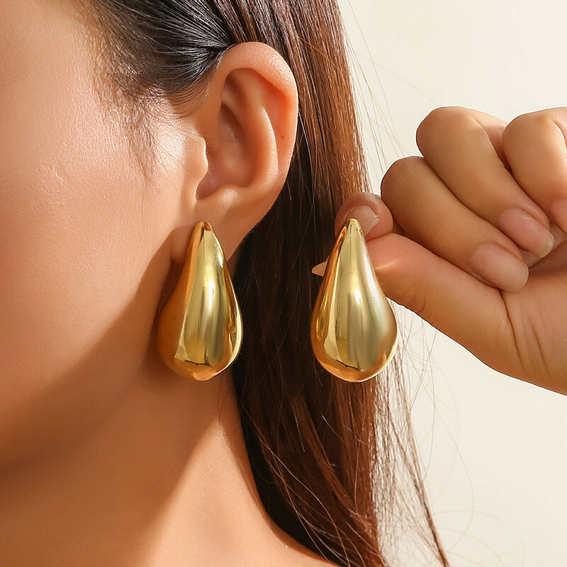 Vintage glänzende Wasser tropfen baumeln Ohrringe für Frauen leichte hohle dicke Teardrop Gold Farbe klobige Reifen Modeschmuck