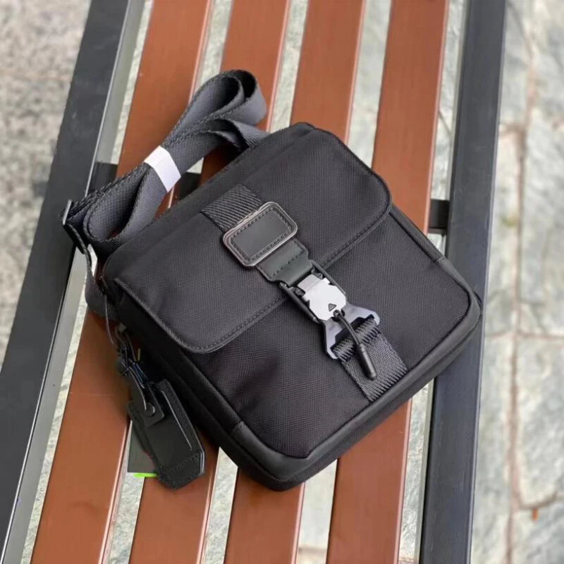 New Fashion and Casual Men's Chest Bag Crossbody Bag Waterproof and Bulletproof Nylon Shoulder Bag Travel Bag