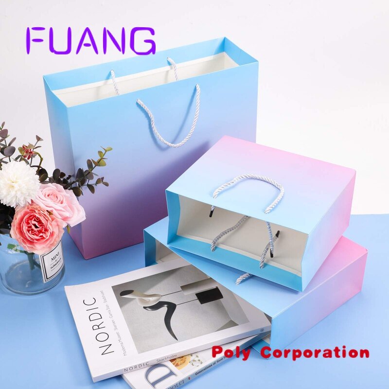 Marchi personalizzati Logo stampato blu rosa colorato Boutique carta regalo di lusso abbigliamento imballaggio borsa Shopping borse con manico in corda