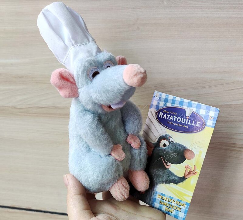 Authentic  Ratatouille Chef Remy Magnetic Shoulder Plush Toy New