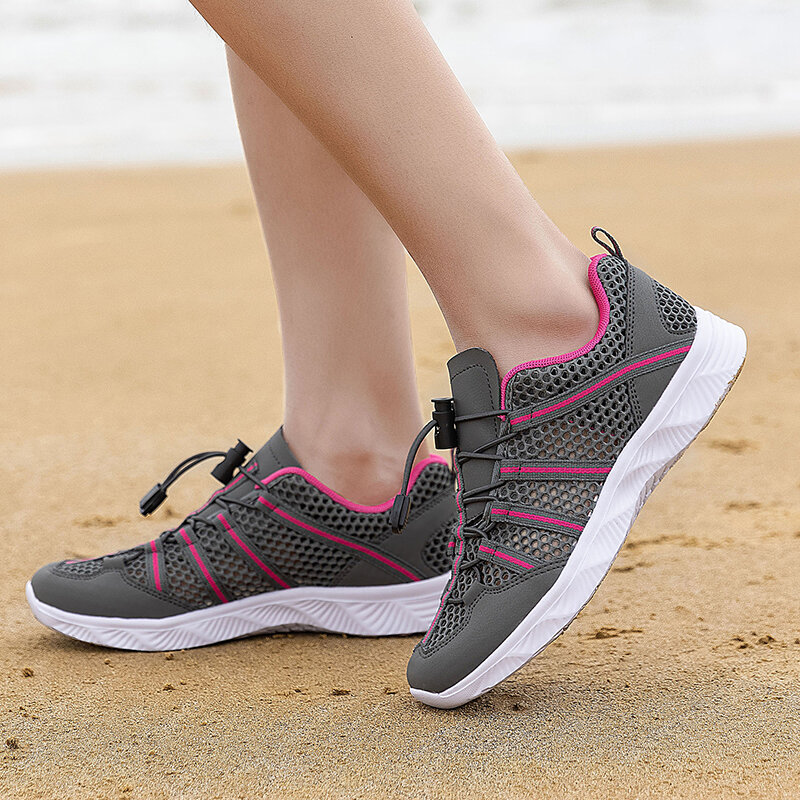 รองเท้าคู่ตาข่ายลุยน้ำกลวงระบายอากาศสำหรับผู้ชายและผู้หญิง sepatu SLIP ON ลำลองกลางแจ้งสำหรับฤดูร้อน