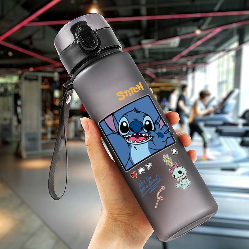 Lilo & Stitch 560ML tazza d'acqua portatile in plastica Stitch Cartoon bere nero blu Outdoor bottiglia d'acqua sportiva di grande capacità