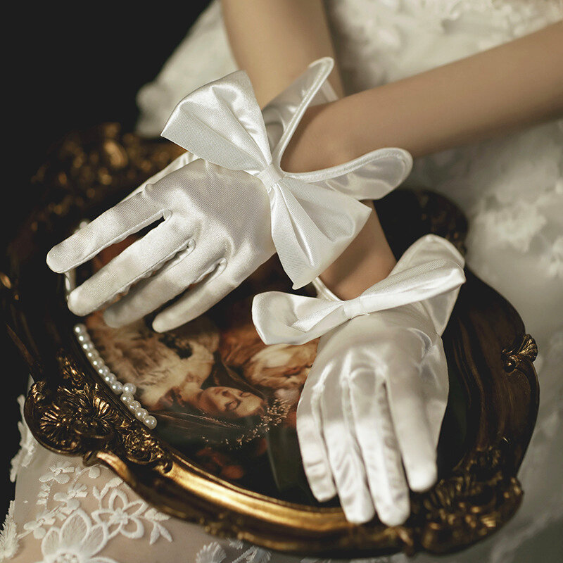 Kobiety krótkie pełne palce łuk nadgarstek elegancki biały satyna w kolorze kości słoniowej ślubny rękawiczki ślubne akcesoria ślubne impreza taniec na bal