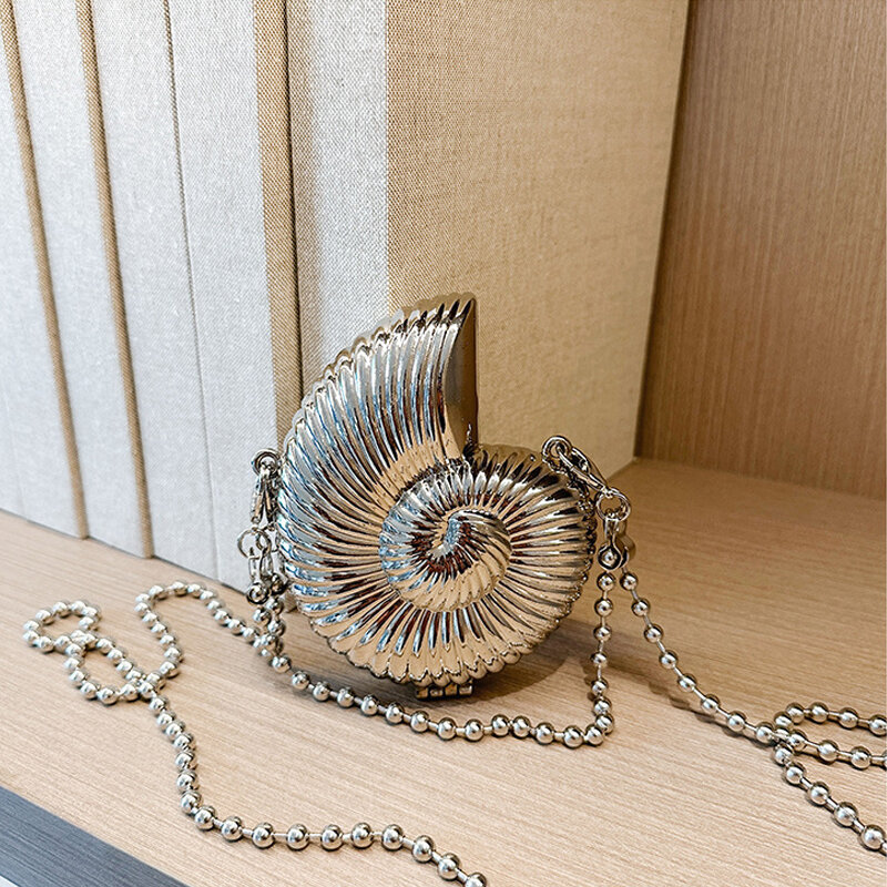 Bolso de hombro con diseño creativo de concha de Metal para mujer, bandolera con cadena de acrílico, plateado y dorado, Mini monedero con pintalabios, 2024