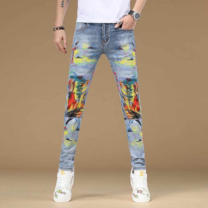 Celana jeans elastis pria, celana denim elastis kasual cetak jalanan trendi kelas atas dengan pas badan dan kaki kecil 2024