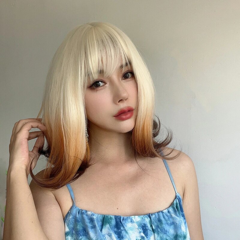 Krótkie proste włosy 14-Cal złoty syntetyczne kręcone włosy z gradientem z grzywką peruka odporne na włókna modne Cosplay Lolita peruki