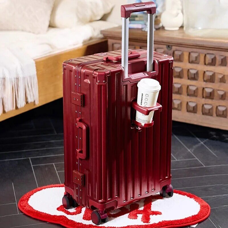 กระเป๋าเดินทางแต่งงานสีแดงพร้อมที่วางแก้วเคสแบบมีล้อลากโครงสร้างอะลูมิเนียมแยกเปียกและแห้ง20 "22" 24 "26" ล้อหมุนเงียบ