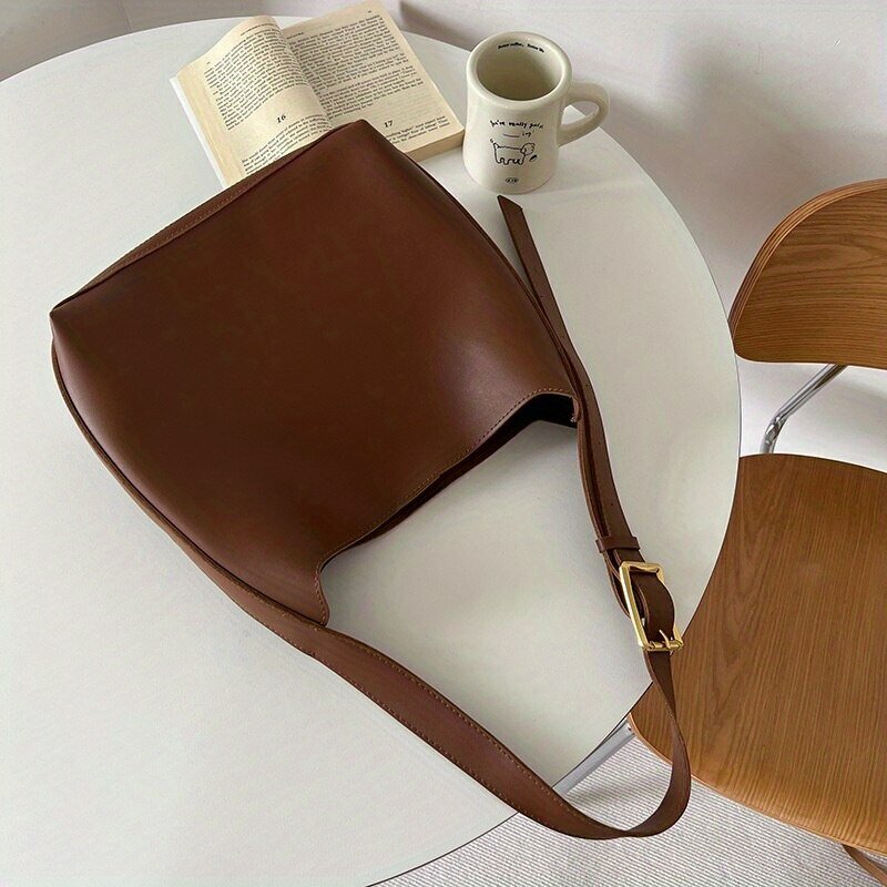 حقيبة يد نسائية عصرية متينة تناسب جميع التصميمات للنساء حقيبة كروس بودي بسيطة من الجلد الصناعي للعمل