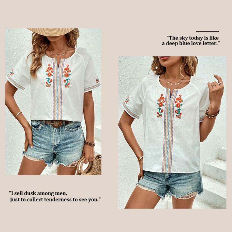 Camiseta com decote em v com padrão floral bordado feminino, camisa bordada, tops casuais, verão
