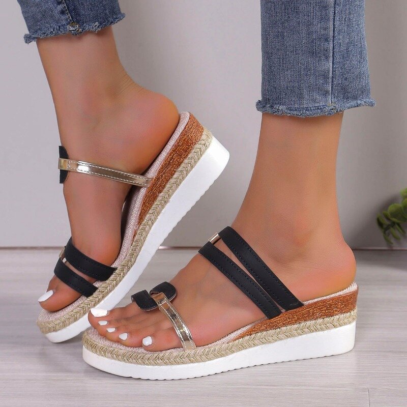Sandálias antiderrapantes confortáveis de dedo aberto para mulheres, chinelos macios de cunhas, slides recortados, tamanho grande, moda nova, verão