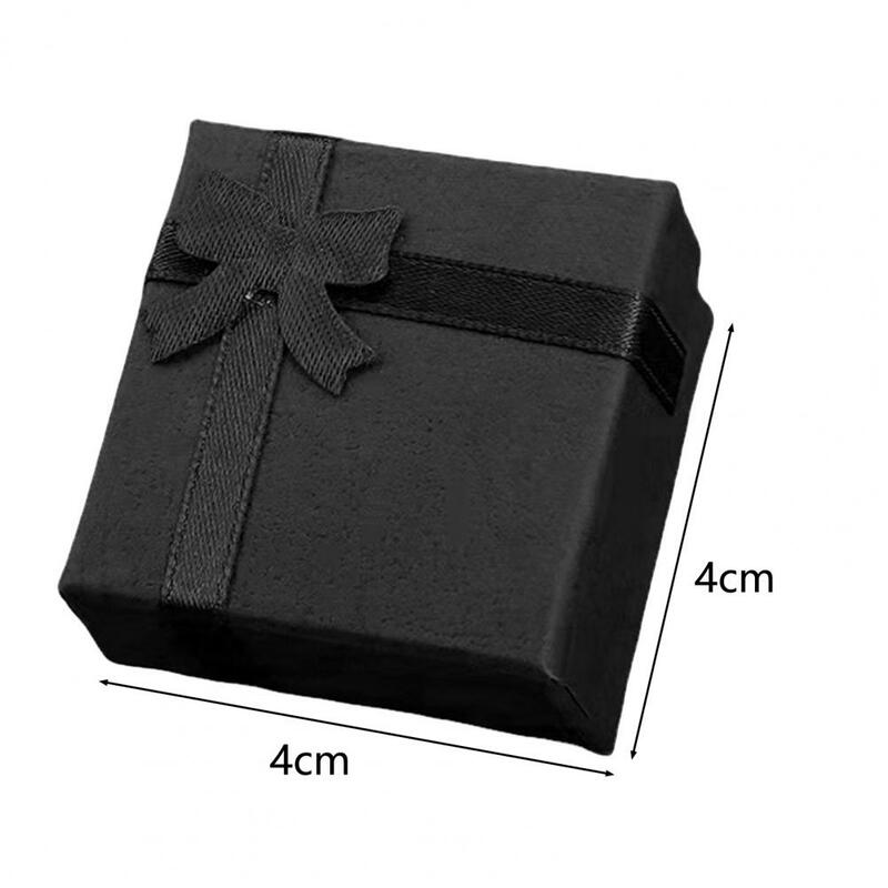 Wstążka pudełko z biżuterią pudełko do przechowywania biżuterii karton uniwersalny pierścionek kolczyki wisiorek łańcuszek kostka opakowanie prezent 4cm x 4cm
