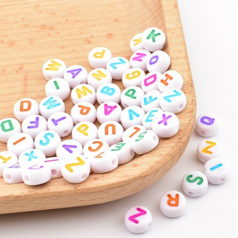 50 buah/Lot 7*4*1mm manik-manik huruf akrilik DIY manik huruf berwarna putih bulat untuk membuat perhiasan