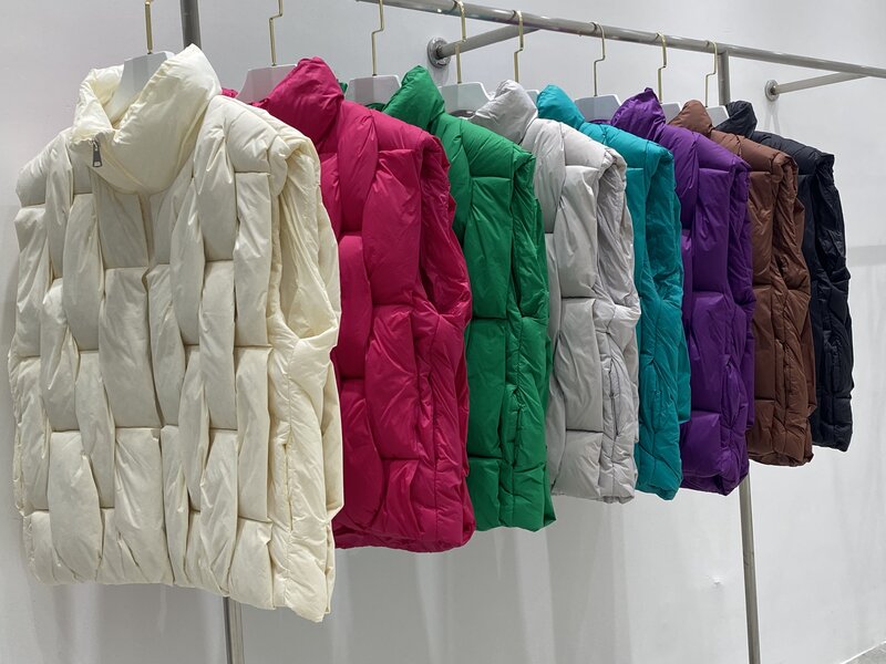 2024 New Winter High Street Gilet Weave Fluffy Down Sleeveless Vest Women Thickened Warmth Plaid Lightweight Puffer Waistcoat