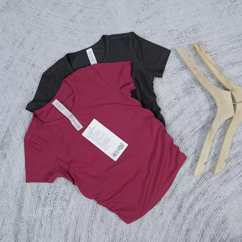 Geripptes enges Hemd Taille Formung kurz geschnittene Kurzarm hemden Frauen Fitness studio T-Shirt atmungsaktive Yoga-Kleidung mit bedrucktem Logo