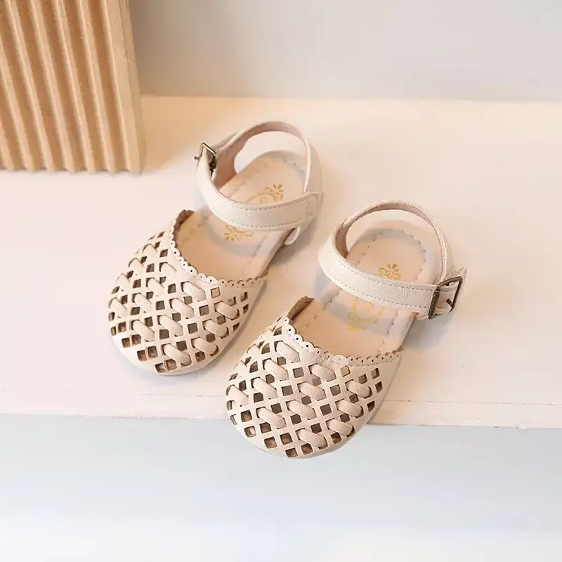 Children's Toes Capped Sandals 2024 Summer New Girl's Knitted Hollow Princess Shoes Anti Kick Soft Sole Casual Walking Shoes