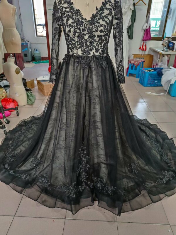 V-Neck Lace งานแต่งงาน Vintage ใหม่ Gothic Black ชุดเจ้าสาว Backless หุ้มด้วยดอกไม้ Vestido De Novia Court รถไฟ