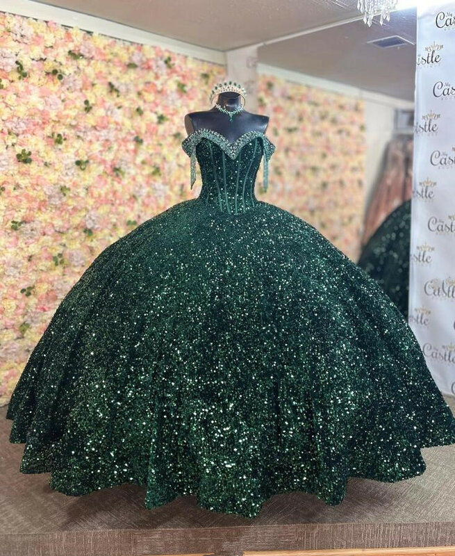 Szmaragdowozielony skrzela księżniczka sukienka na Quinceanera z odkrytymi ramionami błyszczący frędzel aksamitny przedsionek 15 anos aniversário bal