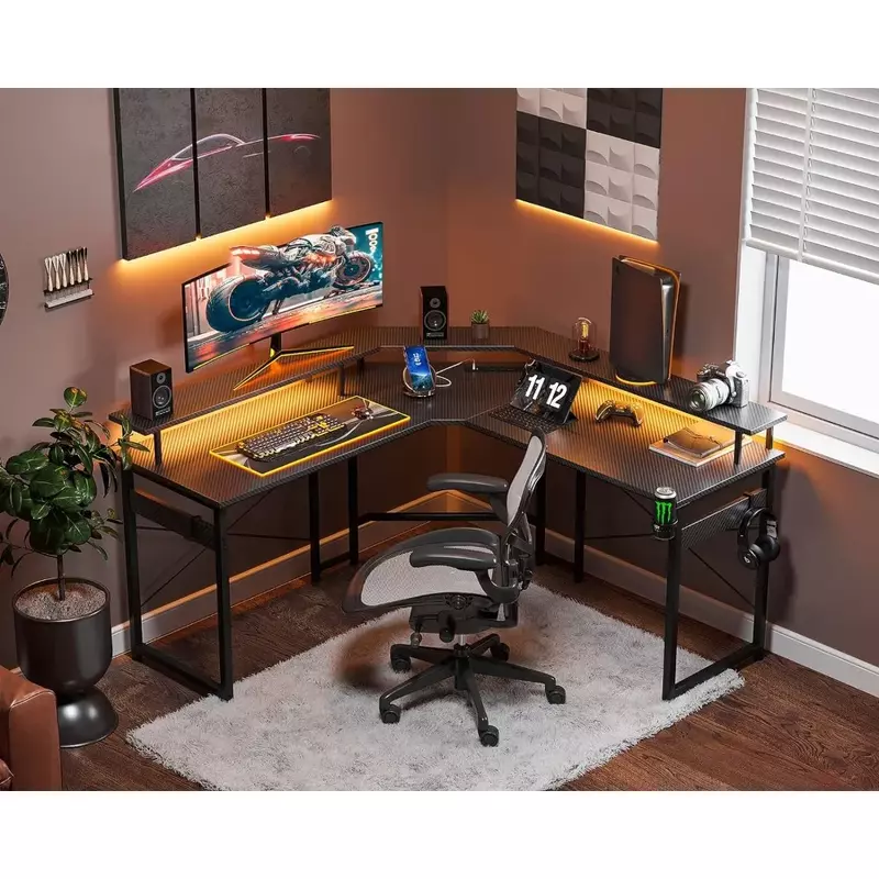 Biurko do gier w kształcie L z lampami LED i gniazdkami, biurko komputerowe 51 "z pełnym podstawa monitora, na narożnik biurka z uchwytem na kubek