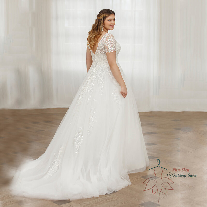 Elegante Brautkleider plus Größe V-Ausschnitt kurze Ärmel Brautkleider Spitze Applikation A-Linie Tüll Sweep Zug Robe de Mariée