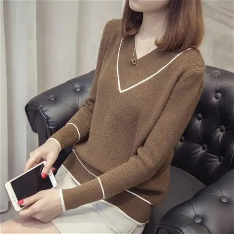 Sweter damski jesienno-zimowy 2024 koreański sweter z dzianiny z długim rękawem i dekoltem w szpic Slim Fit długa koszula sweter