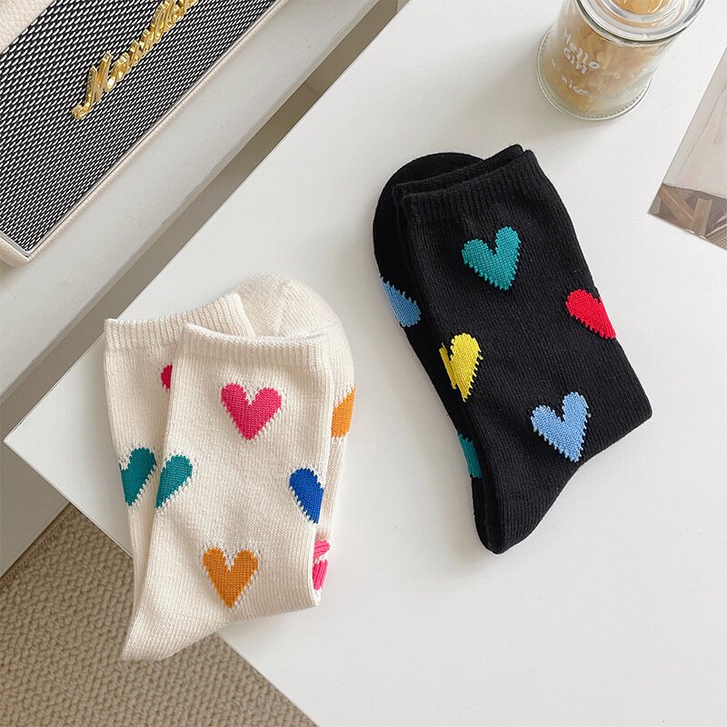 Coloridos calcetines de algodón para mujer, medias de tubo medio, transpirables, dulces, con corazón de amor pequeño, otoño