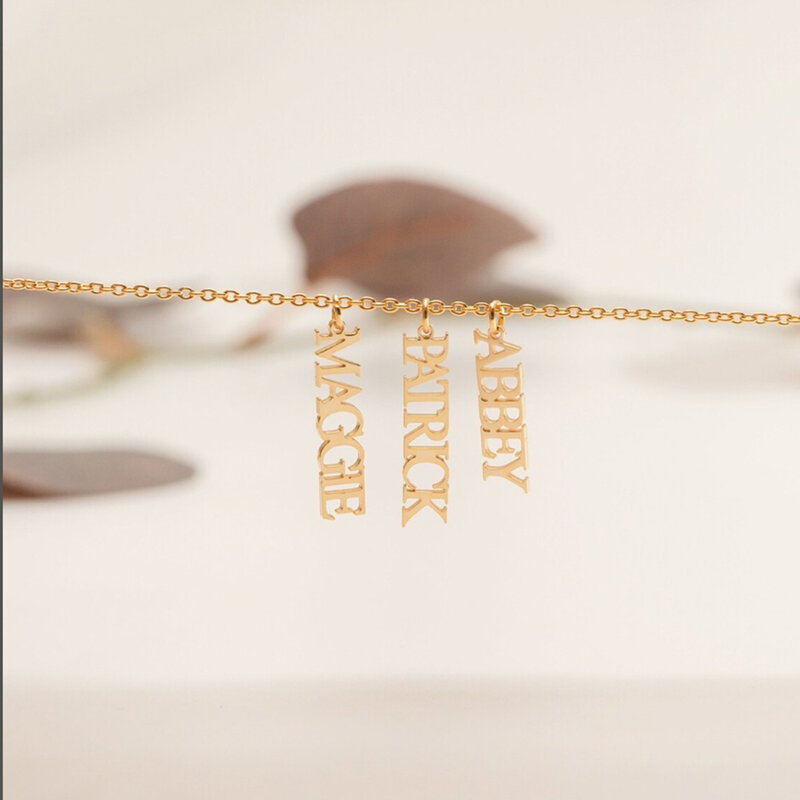 Pionowa nazwa naszyjnik z wieloma nazwami biżuteria minimalistyczna nazwa naszyjnik prezent dla niej prezent na dzień matki