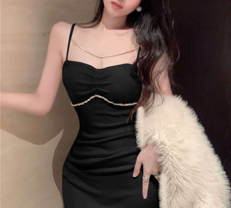 New Style Perlen elastisches Mini kleid für Frauen Plissee Hüft kleider mit hoher Taille koreanische Mode Low Neck Hip-Wrap Rock