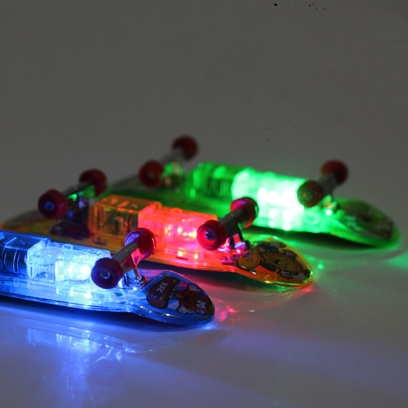 3pcs LED Light Mini tastiera in lega professionale Finger SkateBoard Basic Fingerboars glassato Finger SkateBoard giocattolo per bambino