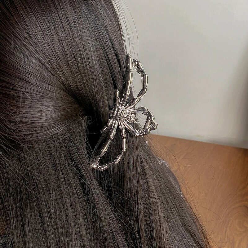 Creative Spider Metal Hair Claws for Women Exaggerate Dark Fun Punk Cool Trend Hair Clip Goth Fashion Hair Accessories Gift