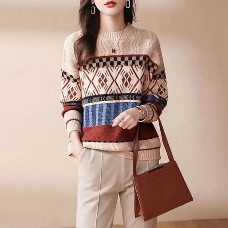 2023 New Autumn and Winter Fashion Retro Round Neck Panel Knitted Long Sleeve Temperament Commuter Women's Loose Sweater