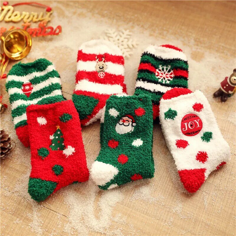 Kaus kaki bulu karang Natal kaus kaki wanita bergaris Santa Claus lucu kaus kaki tidur lantai rumah tebal hangat musim dingin hadiah Tahun Baru