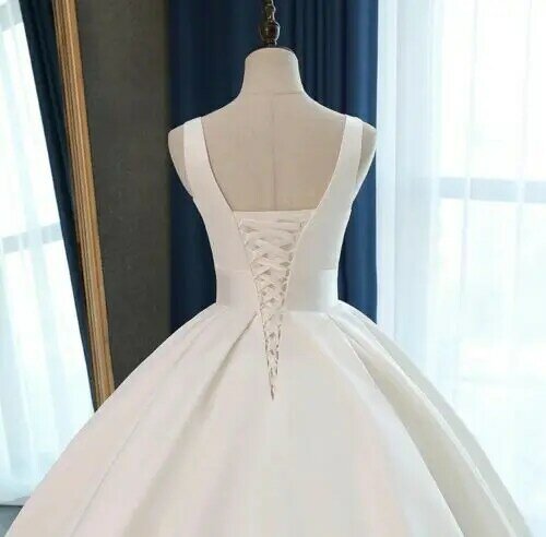 Атласное свадебное платье, новинка 2024, маленькое высококачественное платье невесты во французском стиле с открытыми плечами и большим хвостом в стиле ретро, летняя модель