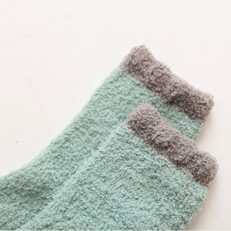 Herbst Winter neue japanische lässige dicke warme Mittel rohr Frauen Socken Großhandel Koralle Samt Boden Schlafs ocken Mädchen