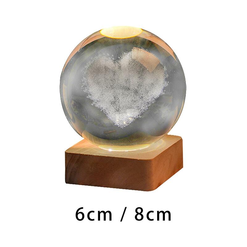 Стеклянный шар в форме сердца, ночная фотография с деревянной основой для креативных подарков, рабочего стола