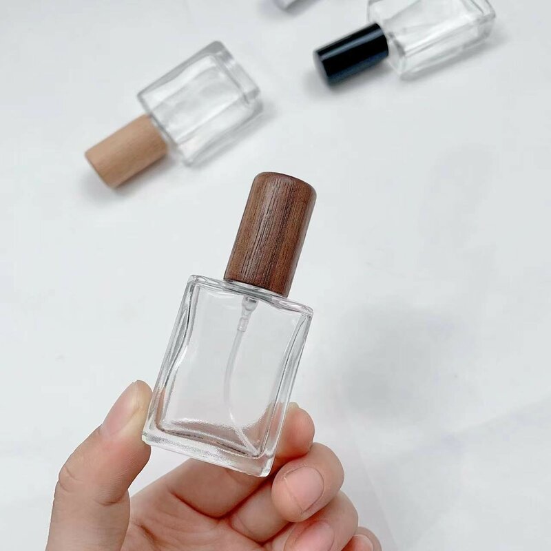 Botella de Spray cuadrada de vidrio transparente portátil, botella de muestra de cosméticos rellenable vacía con tapa de madera, 15ml