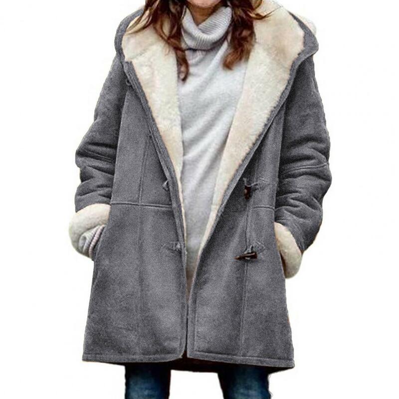 Jaqueta com capuz fuzzy forrada para mulheres Botões de chifre Casaco de comprimento médio Casacos peludos Casaco à prova de vento Inverno