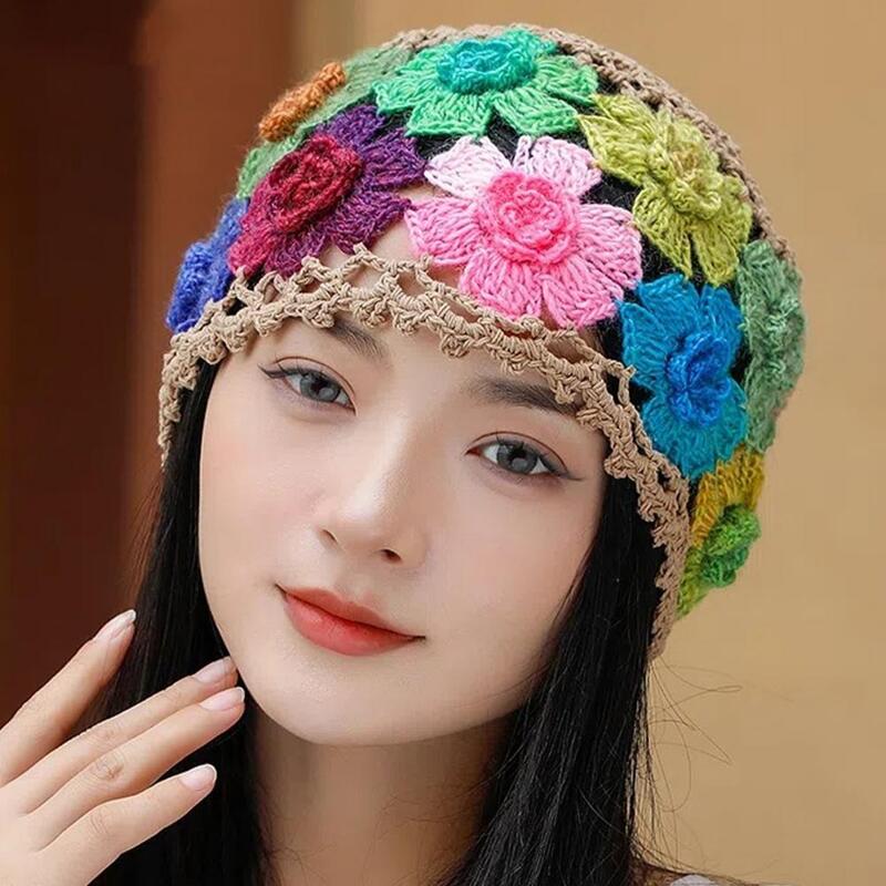 Topi rajut bunga rajut wanita, penutup kepala ringan bernapas untuk perjalanan luar ruangan lembut musim dingin